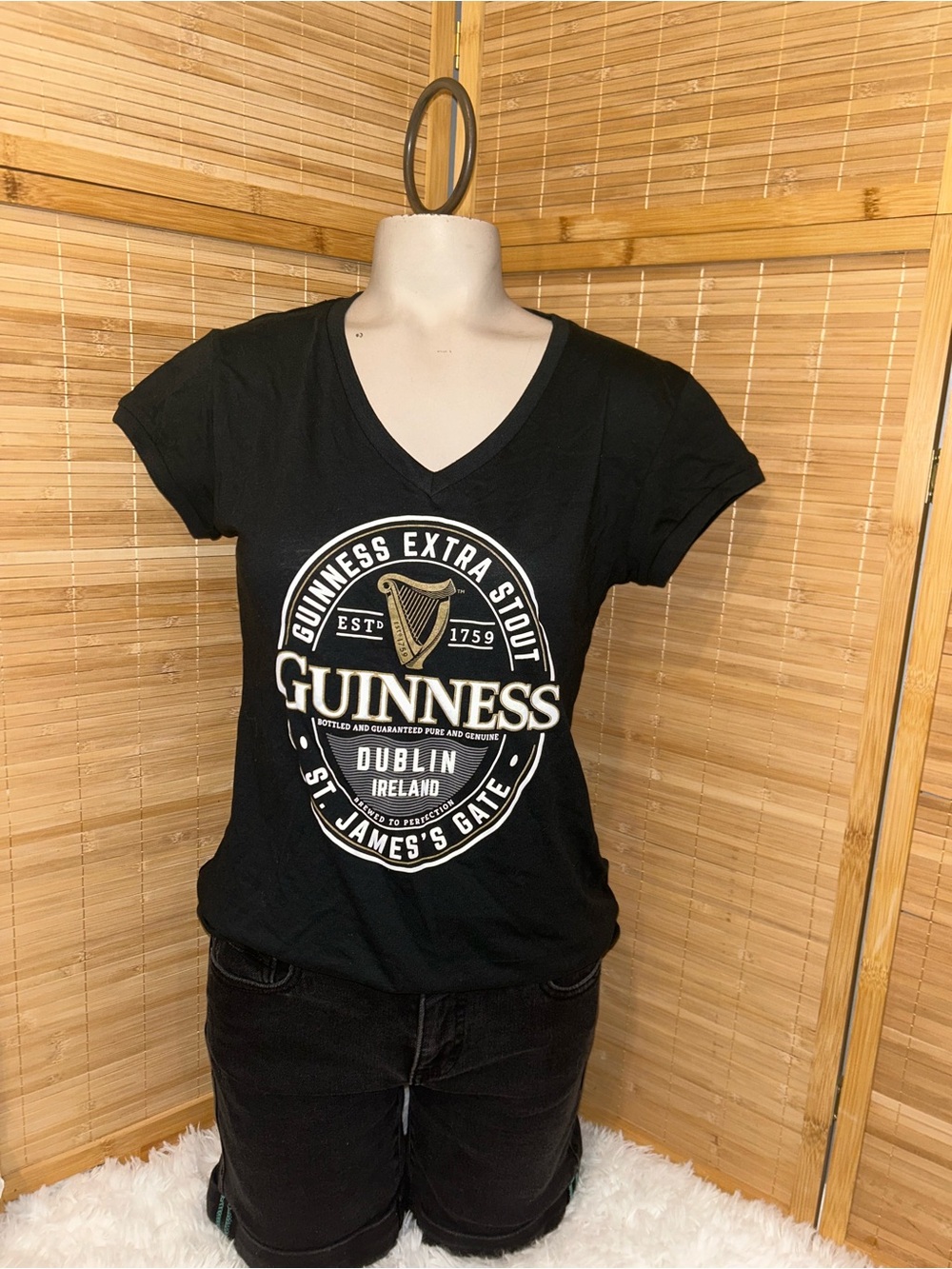 Guinness Official Merchandise black V-neck t-shirt top tee New woman’s medium